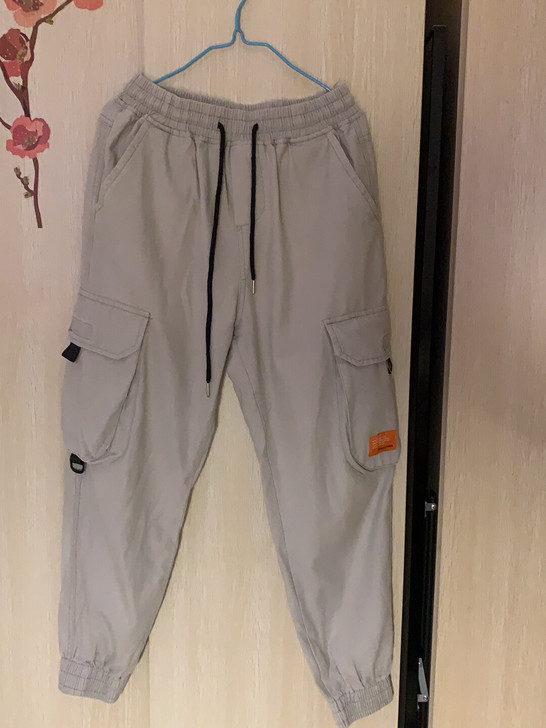 休闲工装女裤，很A很辣妹，颜色百搭！本人身...