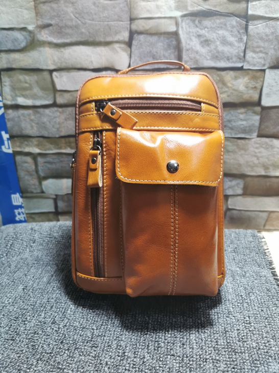 进口头层牛皮油蜡皮胸包男士真皮背包格子多纯...