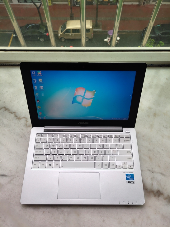 华硕12寸便携笔记本电脑，整机八成新，无磕...