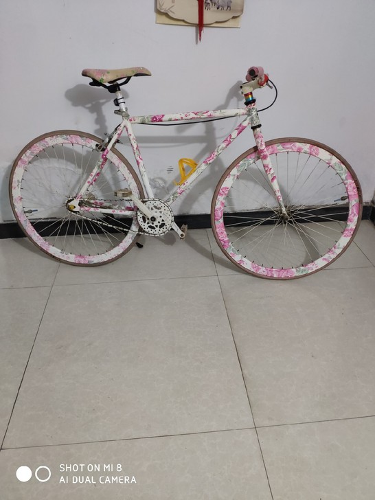 正品宽刀死飞，车况良好，骑着超快，脚手双刹...