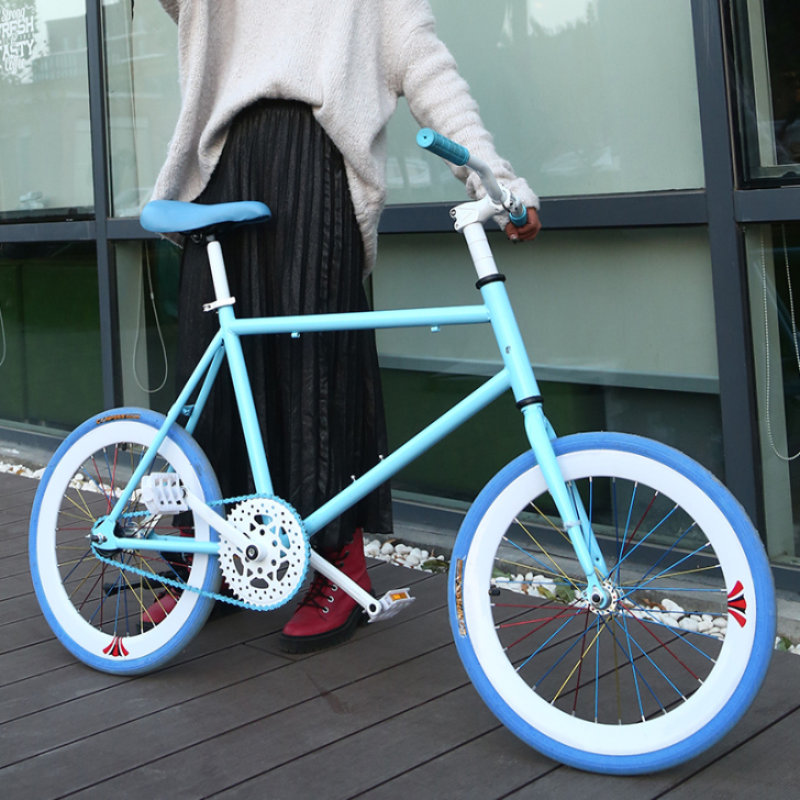 云宵 死飞，骑过一回，实在没觉得比开车好！...