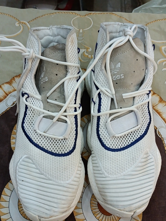 阿迪达斯男士运动鞋，41.5码，穿着舒适透...