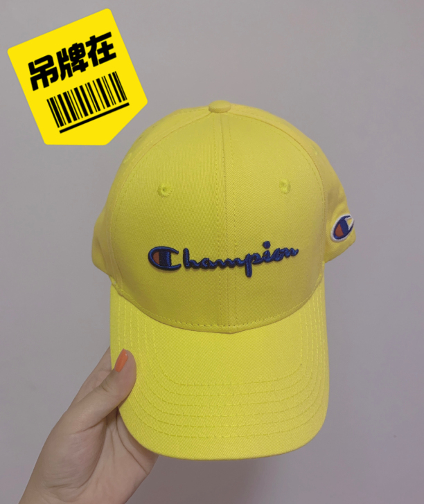 冠军帽子   在商场专卖店买衣服满额赠送的...