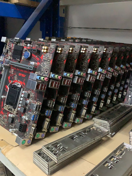 在保华硕H310M V3 R2.0电脑主板...