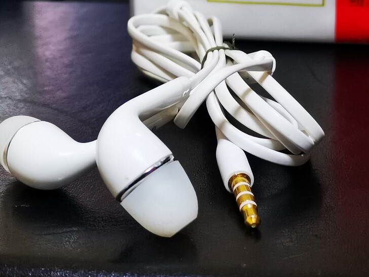 三星手机原装耳机，基本没有用过。