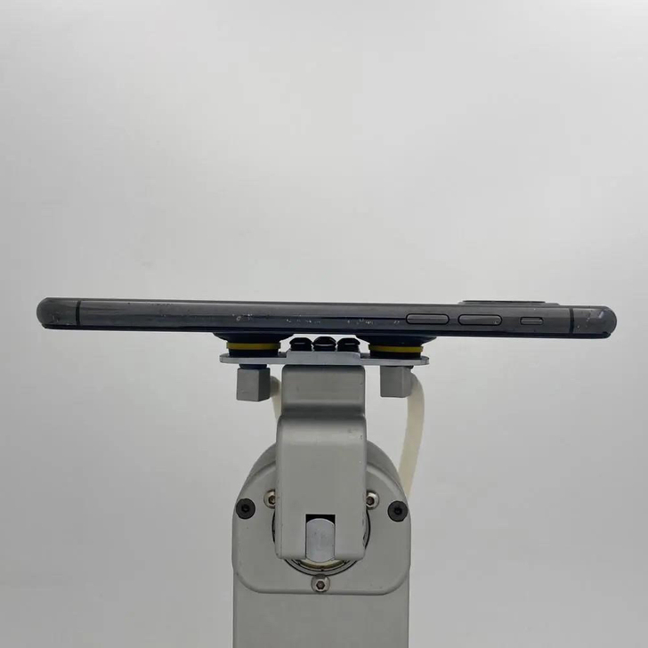 苹果11ProMax，自己不想用了，外观磕...