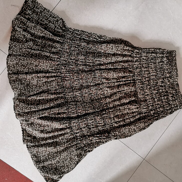 小碎花半裙，春秋款，全新未穿，中长款