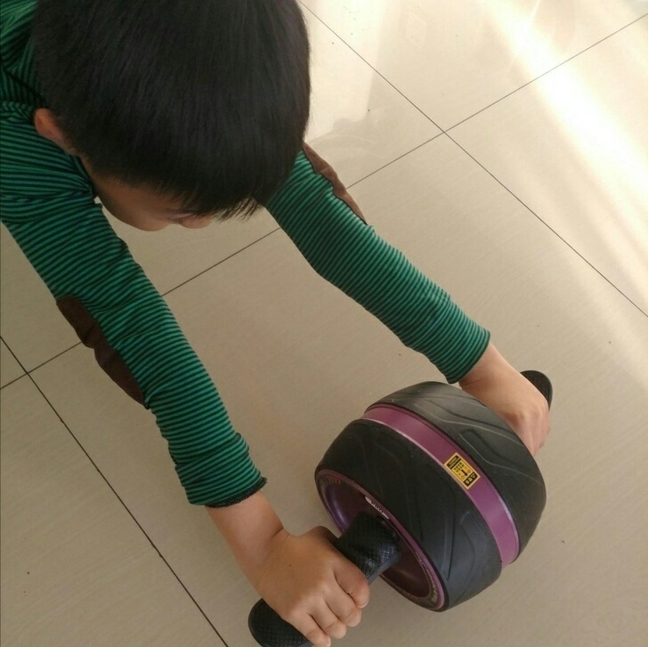 (送跪垫）自动回弹健腹轮腹肌轮男女收腹滚轮...