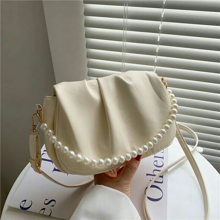 低价今年流行珍珠链小众包包女2021新款潮...