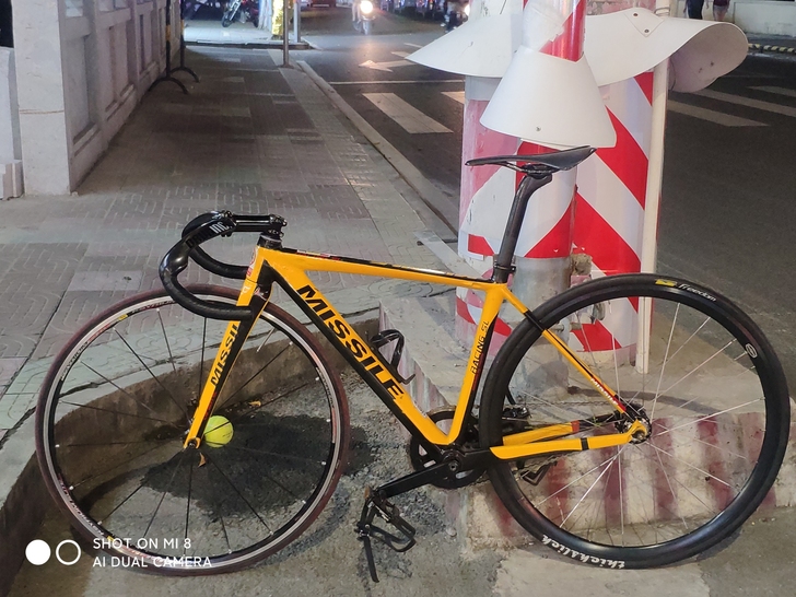 超轻死飞 死飞 场地车 带水壶架狗嘴仅6....