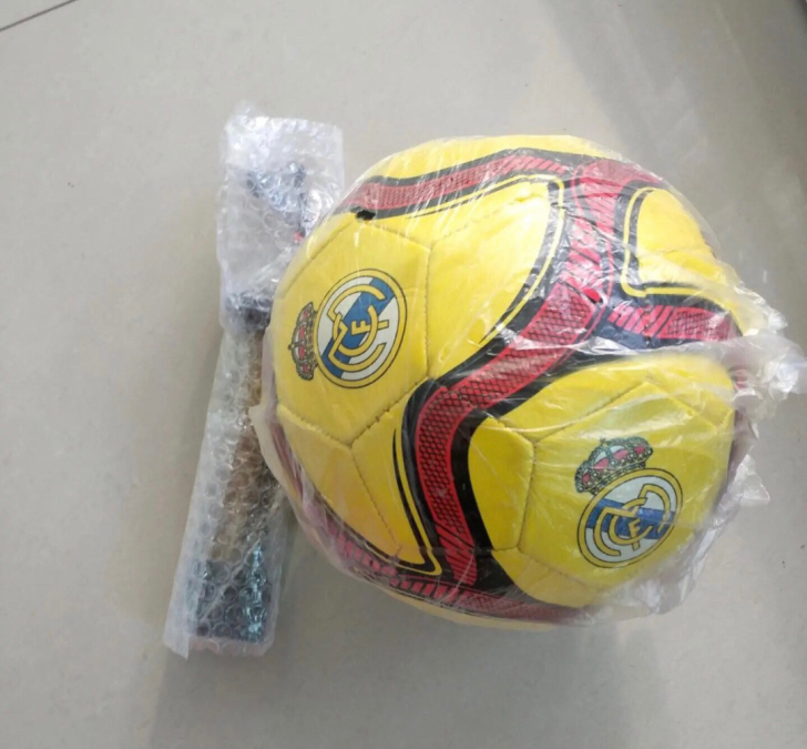 转卖闲置足球5号足球耐磨足球之前买了几个现...