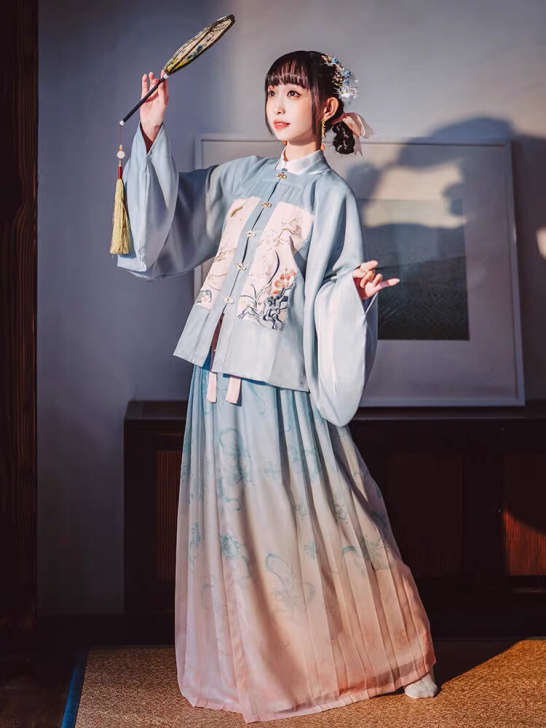 【十三余 小豆蔻儿】[玉琴清夜] 印花方领...