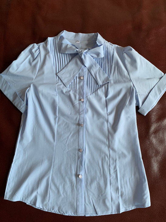 全新衬衫，淡蓝色，胸围100左右，面料很舒...
