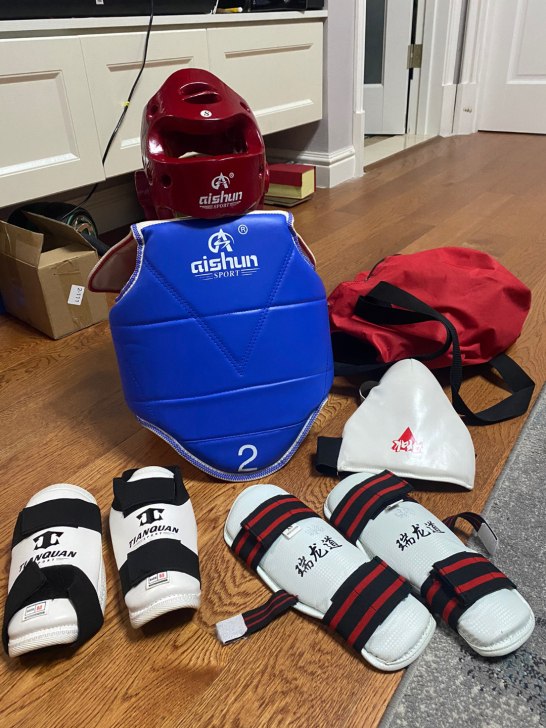 跆拳道护具全套,2码。500入的,九新,没...