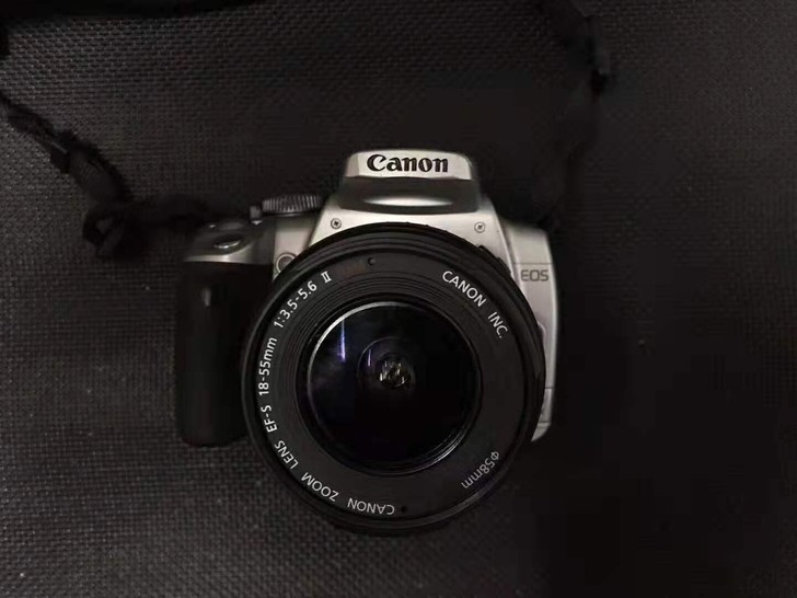 佳能400d限量银色版,颜值很高,功能都正...