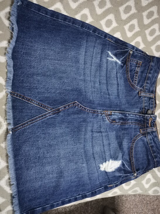 款式超好的A字牛仔半裙，160/84  M...