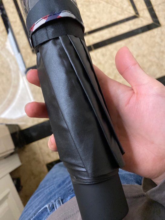 实体店买的全新的遮阳伞,没用过,便宜出质量...