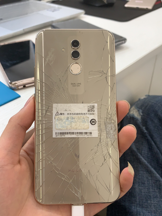华为麦芒7 6+64 内屏破！开机，屏幕显...