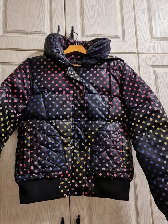 女式羽绒服帽子可脱卸，八成新