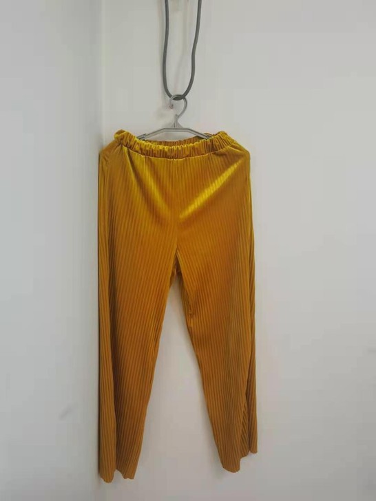 黄色阔腿裤能穿到130斤