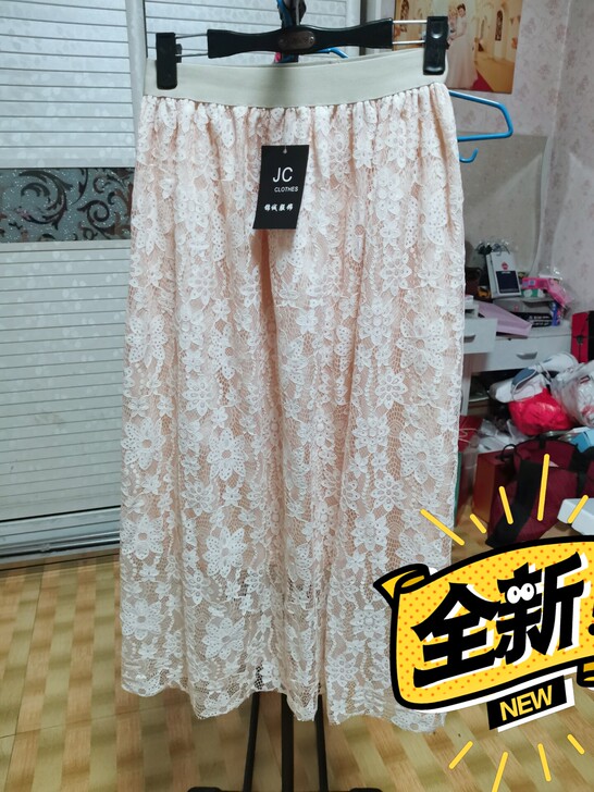 全新蕾丝半身裙，全新带吊牌，质量超级好，蕾...