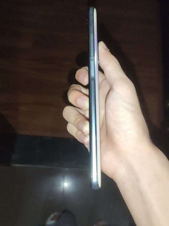 红米k30 5g 6+128g 边框有点小...