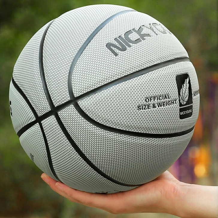 体育馆闲置 处理比赛篮球全新包邮 ，原价1...