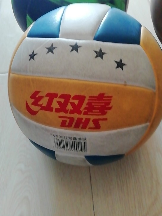 便宜卖排球和篮球