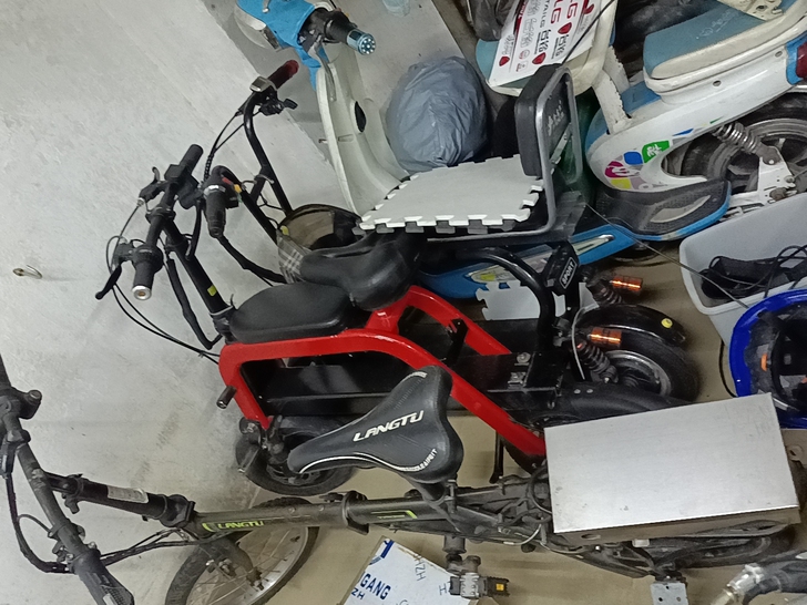 电动车。亏本处理。代架折叠电动车,滑板车,...