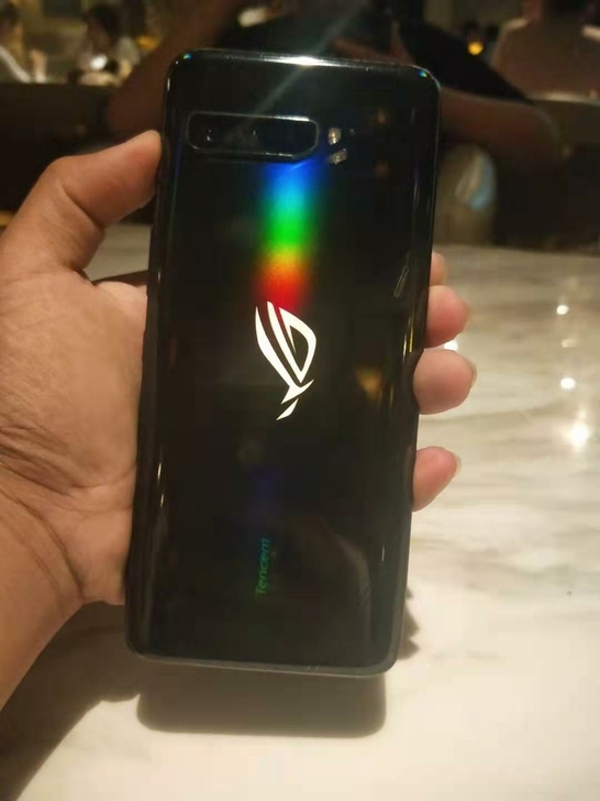 华硕 ROG 游戏手机3 经典版 (5G)...