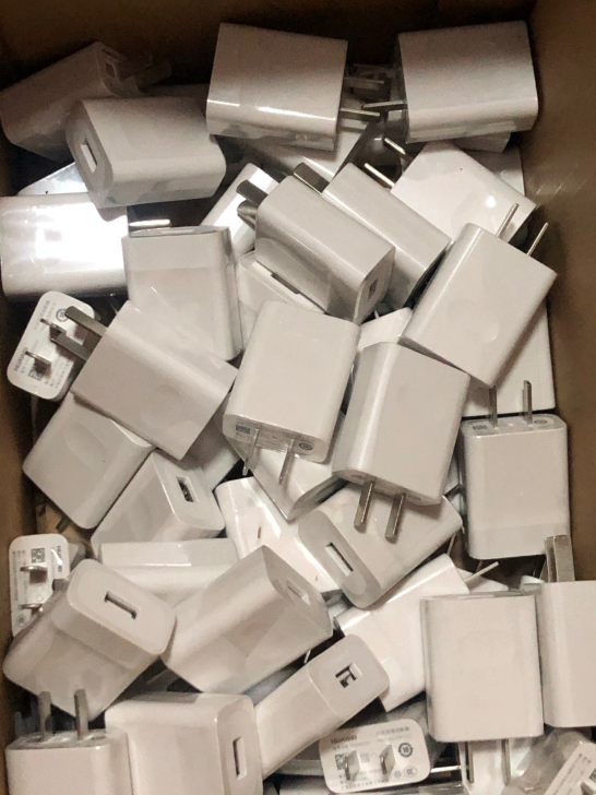 华为充电器，5V，2A，全新没有使用过，在...