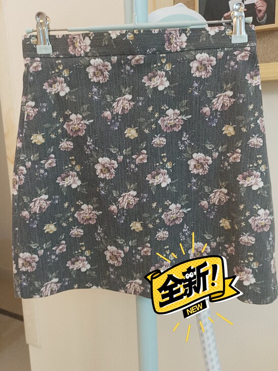 碎花短裙,面料非常好,s码,全新,腰围65...