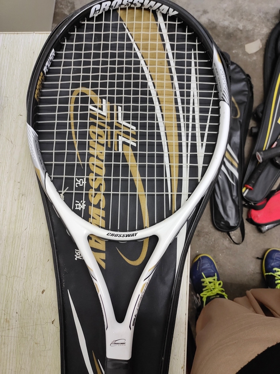 克洛斯威网球拍55元一个，包邮，很适合大学...