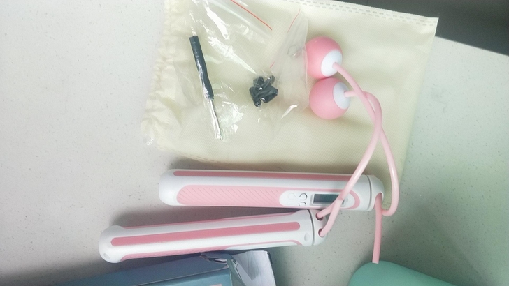 网上买的跳绳，两用，减脂神奇，本人比较懒，...