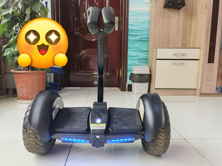 领奥大轮电动平衡车，原价1398元，九成新...