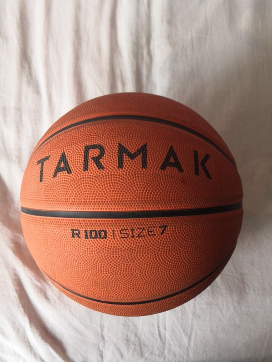 TARMAK篮球，九成新