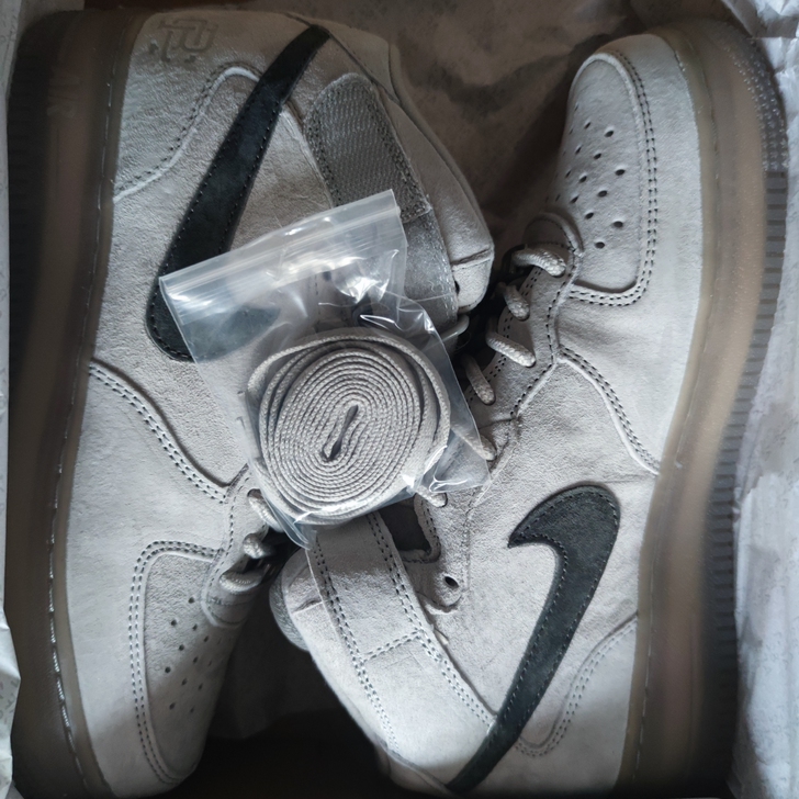 耐克经典空军一号高帮很好看，质感好，包裹好