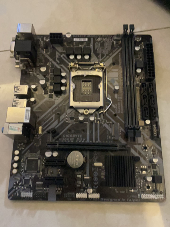 出一个技嘉b360 D2V主板。因升级cp...