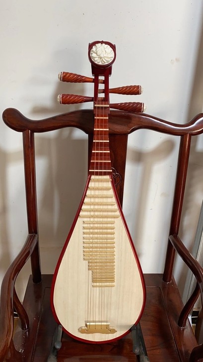 儿童琵琶花梨轴相琵琶,相上镶嵌骨条,不是那...