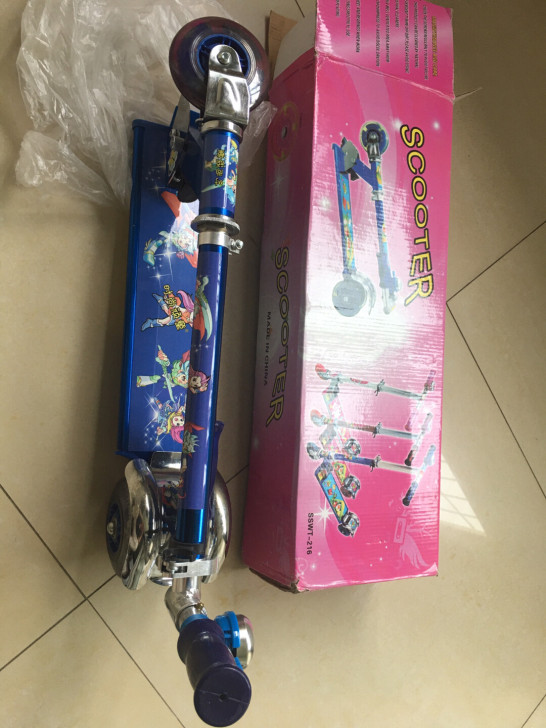 全新滑板车，家里老人给买的，孩子还太小不会...