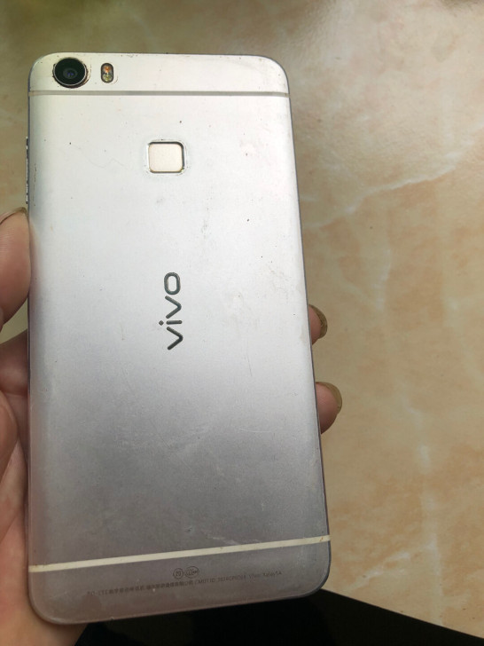 vivovivoXplay5A曲面屏手机，...
