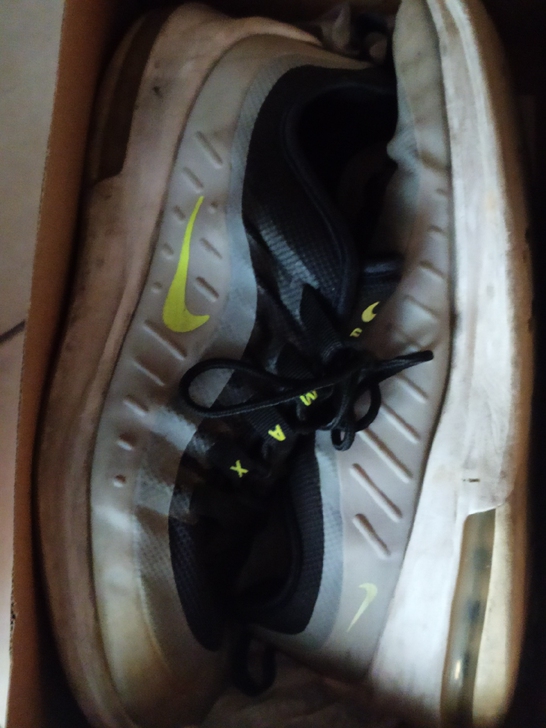 耐克运动鞋正品。air max 42.5码...