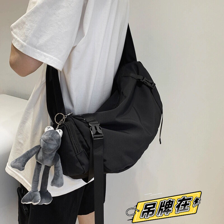 斜挎包男单肩包工装包运动背包男生包包