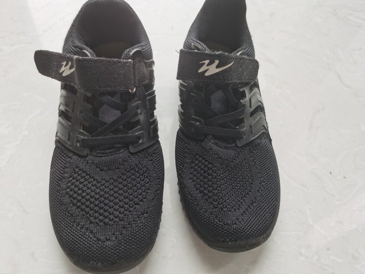 闺女的鞋,33码,九成新,穿了没多久,就小...