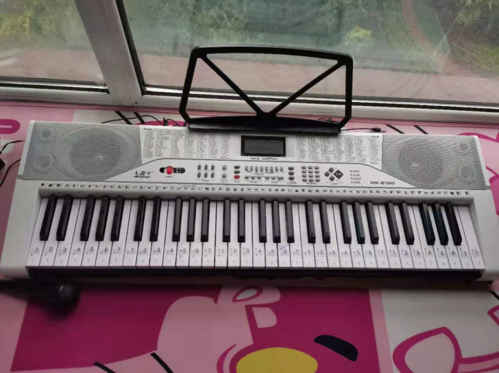 电子琴 九成新，给孩子买的，一直在家里闲置...