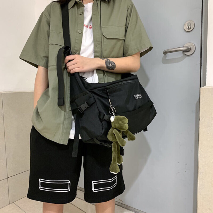 单肩斜挎包男潮牌工装包学生休闲ins原宿大...