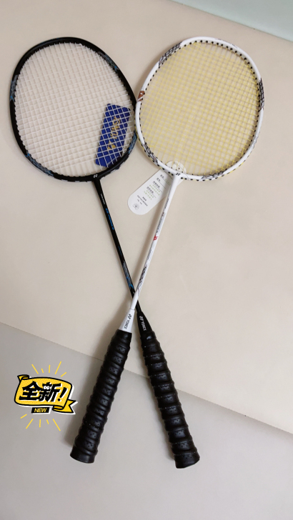 个人闲置转让全新尤尼克斯羽毛球拍超轻碳素球拍