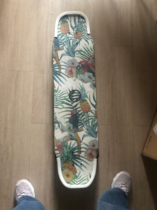 滑板 长板 公路板 板面的牌子是与长板 轮...