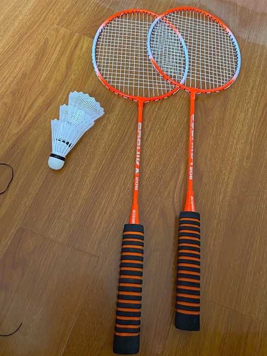 羽毛球拍 一套 全新未使用 送三个质量很好...