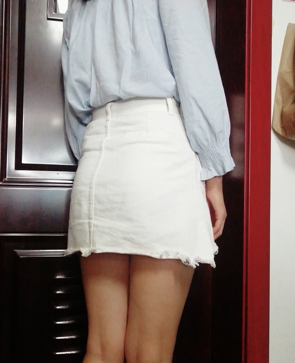 很百搭 穿着很显高 短裙太多了 就出几个